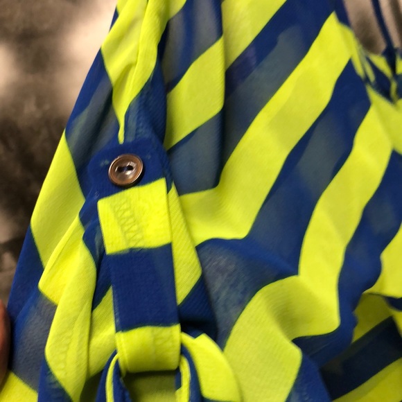 Trendy Top for Any Mood or Attitude ๐ - Picture 5 of 6